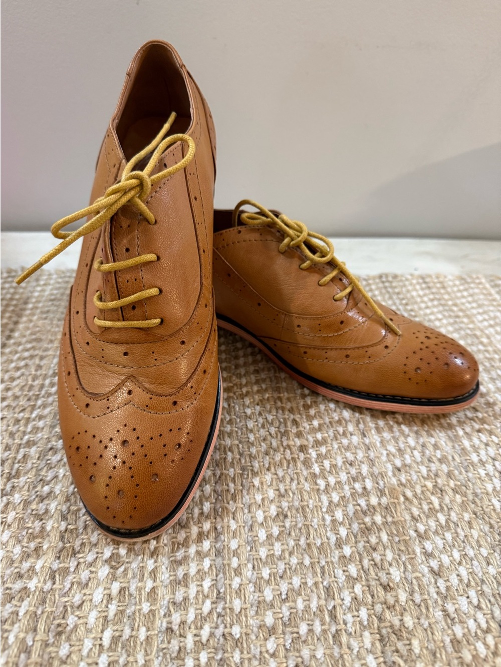 Mona Flying Women’s Genuine Leather Wingtip Oxfords — sz 42 (10)